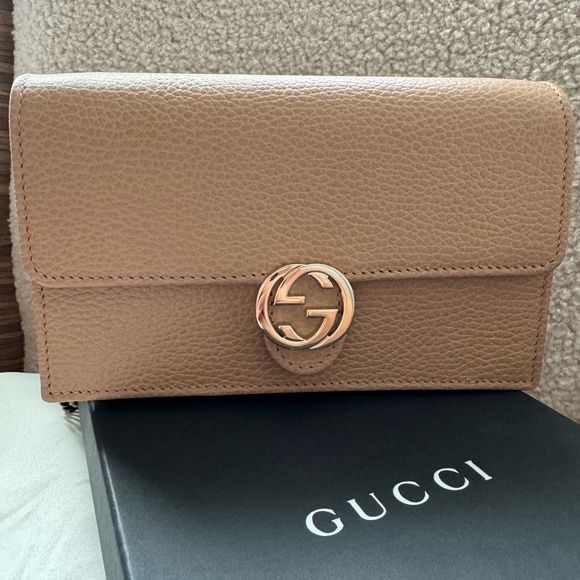 Brand New Gucci Calfskin Interlocking G Wallet On Chain in Beige Leather - Picture 8 of 10